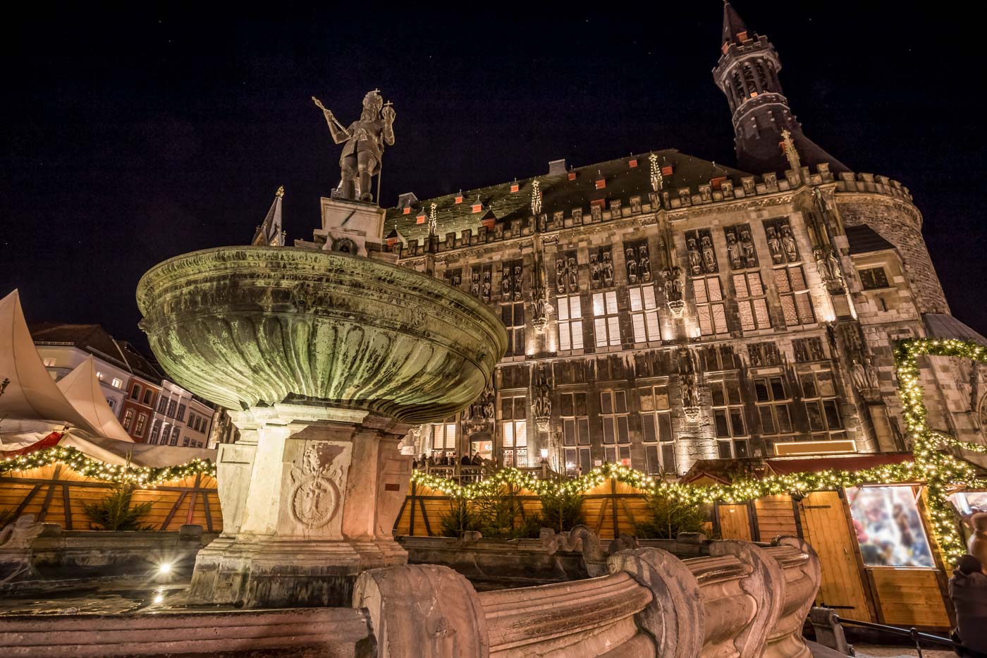 Aachen Weihnachtsmarkt mit Lambertz und Lindt